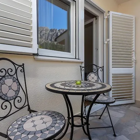 アパート Daria ザオストログ