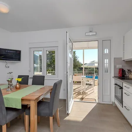 Daria アパート ザオストログ